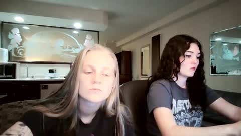 feyaa22 online show from September 23, 2025, 4:04 am