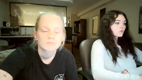 feyaa22 online show from September 24, 2025, 5:00 am