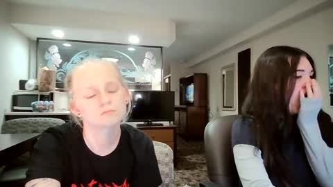 feyaa22 online show from September 25, 2025, 5:22 am