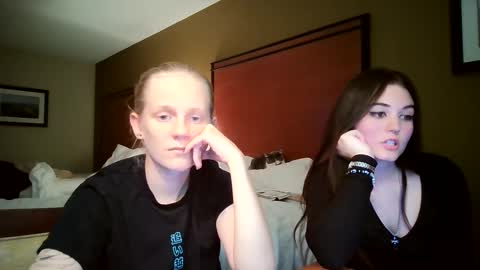 feyaa22 online show from October 4, 2025, 4:32 am