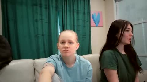 feyaa22 online show from February 11, 2026, 4:34 pm