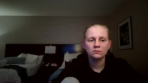 feyaa22 online show from February 12, 2026, 4:40 am