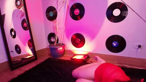 Julieta online show from October 27, 2025, 6:45 pm