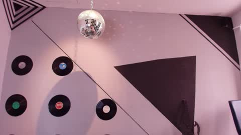 Julieta online show from November 22, 2025, 7:35 pm