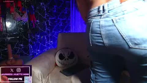 Goddes Juliette Noiir online show from May 21, 2026, 10:33 am
