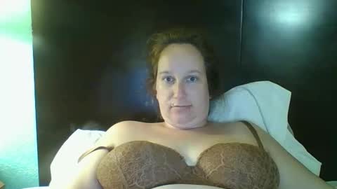 Crystal online show from April 19, 2026, 1:05 am