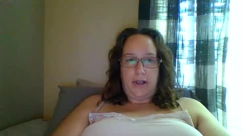 Snapshot of goddessmilfcrysyal chatting on July 15, 2026, 2:00 pm Crystal online show from July 15, 2026, 2:00 pm