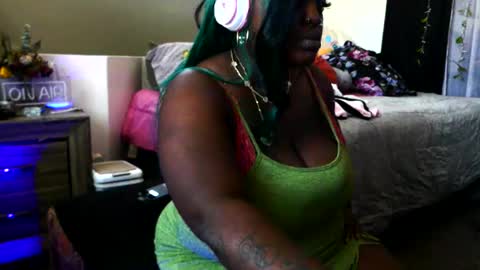 MonniDoll online show from September 29, 2025, 8:02 pm