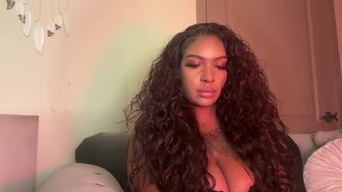Snapshot of goddessrain420 chatting on February 21, 2025, 6:37 pm Crazzyboutrain online show from February 21, 2025, 6:37 pm