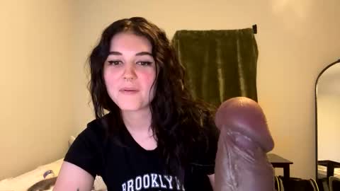 Snapshot of goddessshadowraven chatting on December 13, 2024, 10:13 pm Goddess Raven online show from December 13, 2024, 10:13 pm