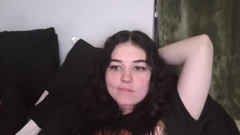 Snapshot of goddessshadowraven chatting on December 17, 2024, 2:44 am Goddess Raven online show from December 17, 2024, 2:44 am