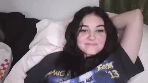Snapshot of goddessshadowraven chatting on December 18, 2024, 1:59 am Goddess Raven online show from December 18, 2024, 1:59 am