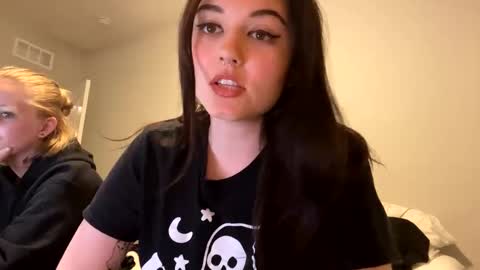 Snapshot of goddessshadowraven chatting on January 4, 2025, 12:59 am Goddess Raven online show from January 4, 2025, 12:59 am