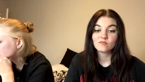 Snapshot of goddessshadowraven chatting on January 4, 2025, 10:45 pm Goddess Raven online show from January 4, 2025, 10:45 pm