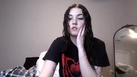 Snapshot of goddessshadowraven chatting on January 8, 2025, 1:32 am Goddess Raven online show from January 8, 2025, 1:32 am