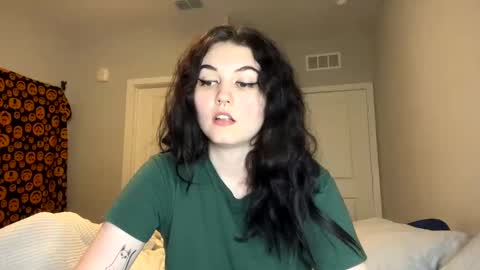 Snapshot of goddessshadowraven chatting on February 1, 2025, 12:07 am Goddess Raven online show from February 1, 2025, 12:07 am