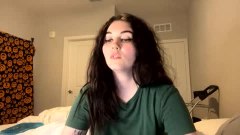 Snapshot of goddessshadowraven chatting on February 2, 2025, 1:45 am Goddess Raven online show from February 2, 2025, 1:45 am