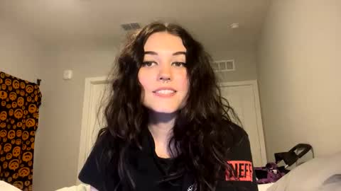 Snapshot of goddessshadowraven chatting on February 7, 2025, 12:20 am Goddess Raven online show from February 7, 2025, 12:20 am