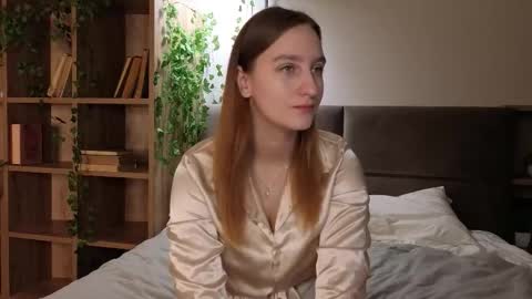 Alise online show from September 14, 2025, 3:11 pm