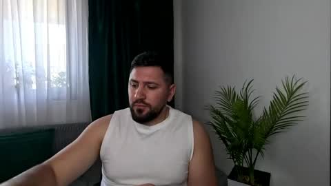 gold_alpha_boy online show from May 6, 2026, 1:05 pm