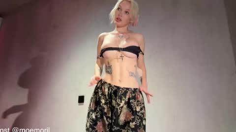 Aline meow   online show from April 23, 2026, 12:29 pm
