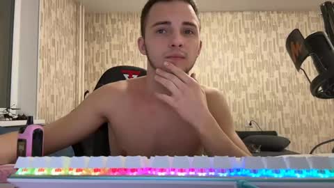 Golden boyyy21 online show from February 19, 2025, 5:06 pm