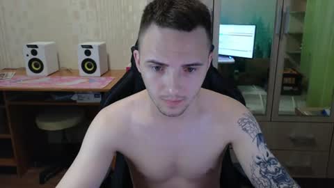 Snapshot of golden_boyyy21 chatting on July 10, 2026, 6:32 pm Golden boyyy21 online show from July 10, 2026, 6:32 pm