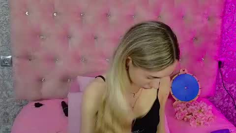 Snapshot of golden_girl__ chatting on June 22, 2026, 1:51 am golden girl online show from June 22, 2026, 1:51 am