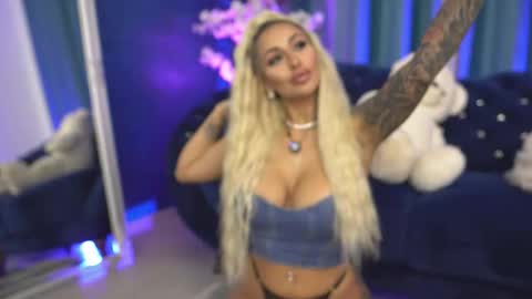 GoldenAmberX online show from September 30, 2025, 6:57 pm