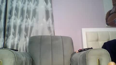 Snapshot of goldencurves_bunny chatting on March 18, 2026, 11:13 am Bella online show from March 18, 2026, 11:13 am