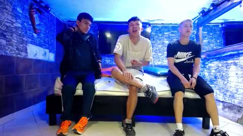 GOLDENJOI online show from November 2, 2025, 11:34 am