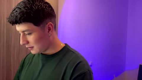 Snapshot of goldenknight33 chatting on November 4, 2025, 4:17 pm goldenknight33 online show from November 4, 2025, 4:17 pm