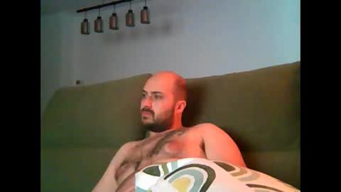 goldenspainboy online show from October 31, 2025, 7:04 pm