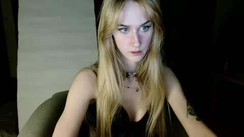 GoldieHanny online show from February 19, 2025, 2:01 am