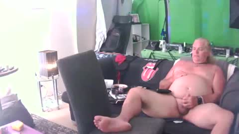 Snapshot of goldyguy011 chatting on December 26, 2024, 8:53 pm goldyguy011 online show from December 26, 2024, 8:53 pm