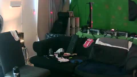 Snapshot of goldyguy011 chatting on January 19, 2025, 5:58 am goldyguy011 online show from January 19, 2025, 5:58 am