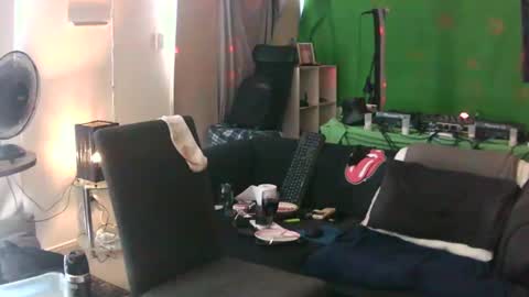 Snapshot of goldyguy011 chatting on January 21, 2025, 1:50 am goldyguy011 online show from January 21, 2025, 1:50 am