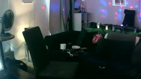 Snapshot of goldyguy011 chatting on January 25, 2025, 7:06 am goldyguy011 online show from January 25, 2025, 7:06 am