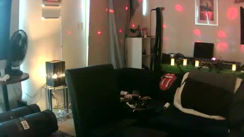 Snapshot of goldyguy011 chatting on February 7, 2025, 6:14 am goldyguy011 online show from February 7, 2025, 6:14 am