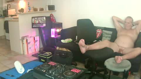 goldyguy011 online show from June 14, 2026, 3:58 pm