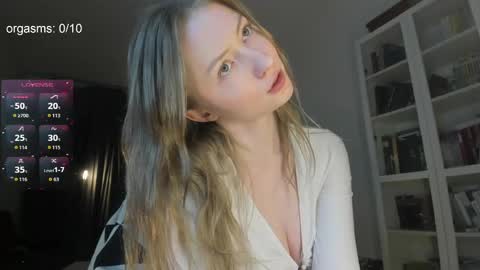 Snapshot of goodg_oddamn chatting on April 17, 2026, 12:02 am SOPHIE online show from April 17, 2026, 12:02 am