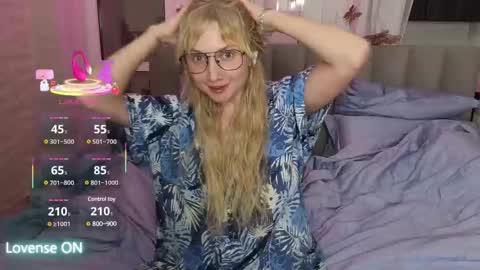 goodgirl0024 online show from February 24, 2025, 7:52 pm