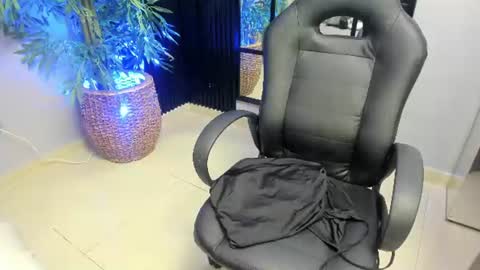 Snapshot of goodgirl22_ chatting on August 3, 2026, 11:41 pm Emmy online show from August 3, 2026, 11:41 pm
