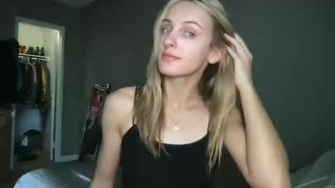 Snapshot of goodgirlliv chatting on September 22, 2025, 11:40 pm goodgirlliv online show from September 22, 2025, 11:40 pm