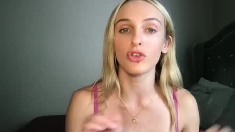 Snapshot of goodgirlliv chatting on September 29, 2025, 9:52 pm goodgirlliv online show from September 29, 2025, 9:52 pm