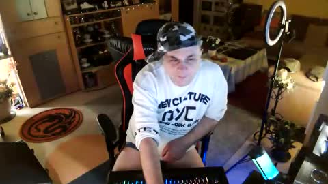 google5001 online show from October 5, 2025, 2:32 am