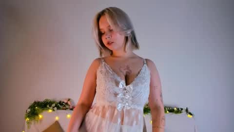  Nika  online show from September 18, 2025, 4:31 pm