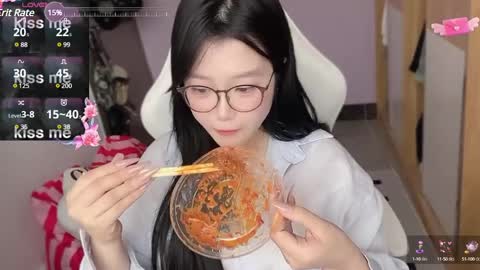 Snapshot of gorgeous_girl33 chatting on February 25, 2025, 3:52 am gorgeous girl33 online show from February 25, 2025, 3:52 am