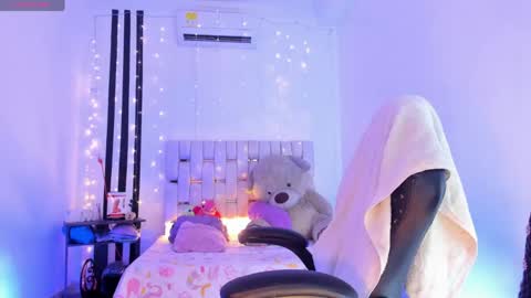 i am Jessi  I love animals and drawing I hope to get along with everyone. XOXO online show from May 7, 2026, 8:03 pm