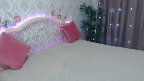 gorgeousline online show from December 3, 2024, 2:36 am